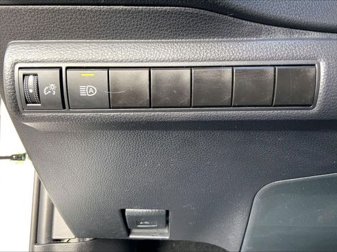 Used 2025 Toyota Corolla LE image 32
