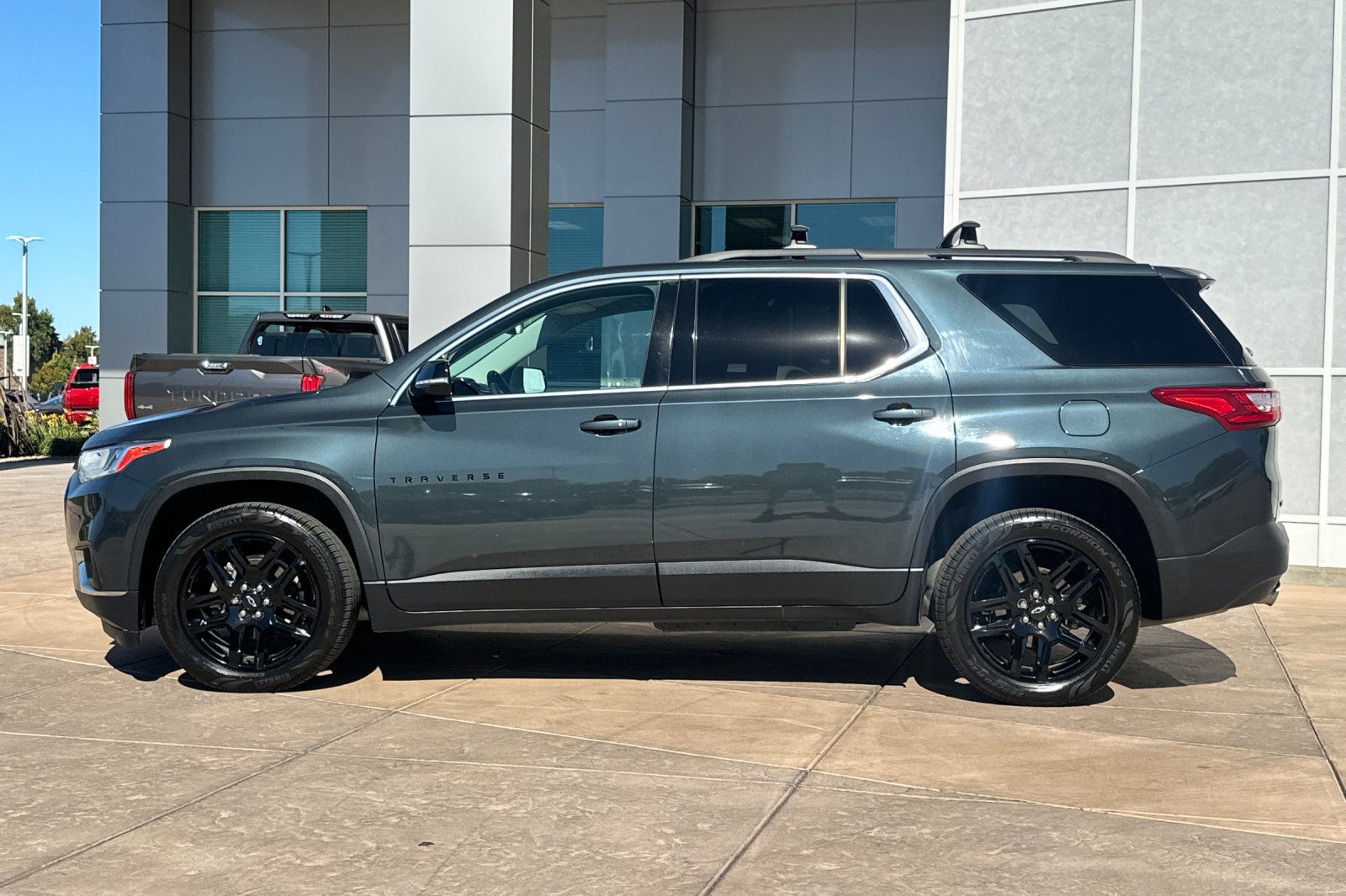 Used 2019 Chevrolet Traverse LT w/ LPO, Blackout Package AWD/4WD image 7