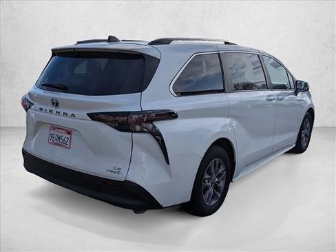 Certified 2023 Toyota Sienna LE image 5