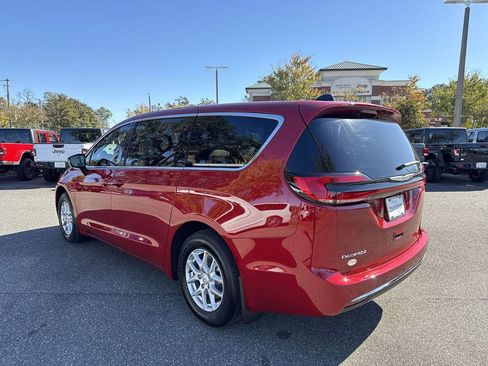 New 2026 Chrysler Pacifica Select image 5