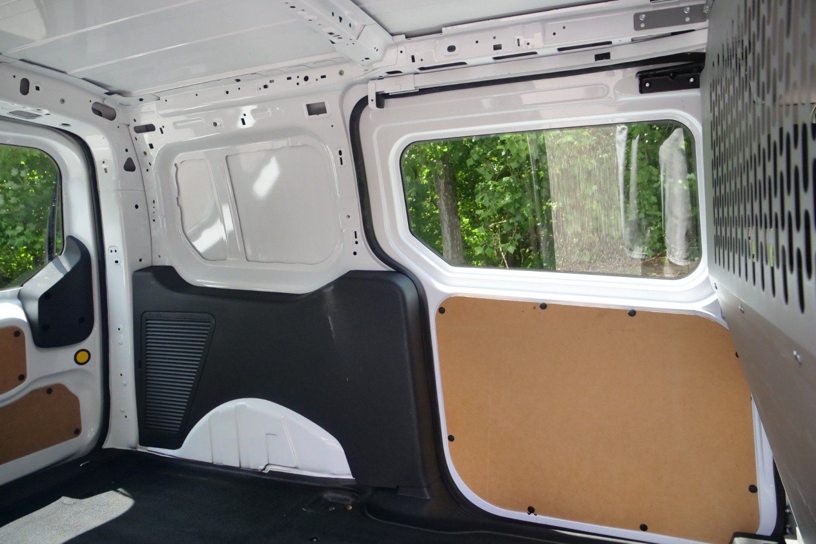 Used 2015 Ford Transit Connect XL FWD image 28