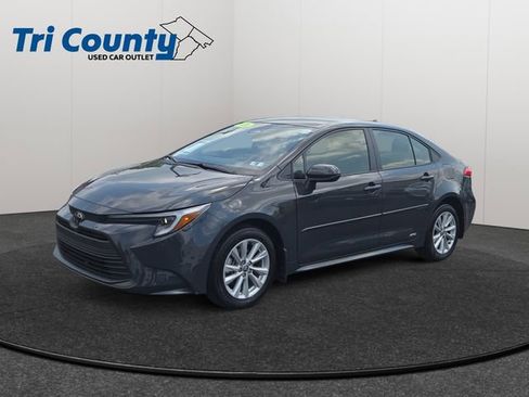 Certified 2026 Toyota Corolla LE w/ LE Premium Package AWD/4WD image 3