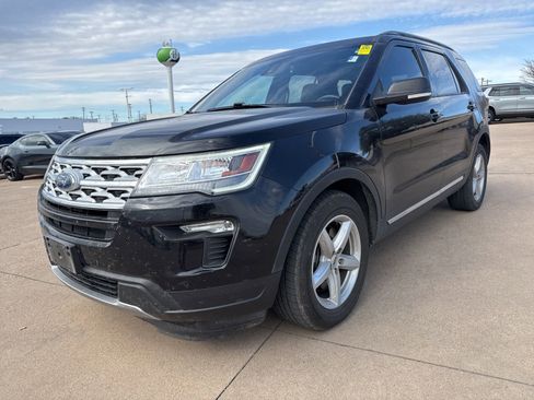 Used 2019 Ford Explorer XLT w/ Equipment Group 202A image 3