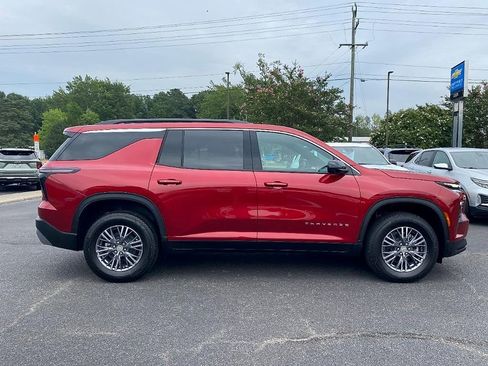 New 2025 Chevrolet Traverse LT w/ Driver Confidence Package image 2
