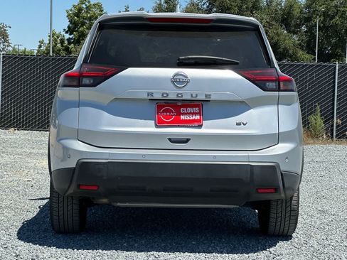 Used 2024 Nissan Rogue SV FWD image 8