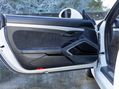 Certified 2016 Porsche Cayman GT4 image 22