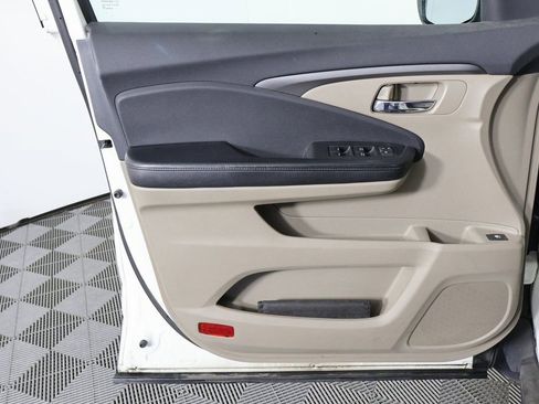 Used 2016 Honda Pilot EX image 10