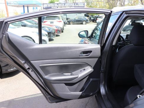 Used 2025 Nissan Altima 2.5 SV image 24