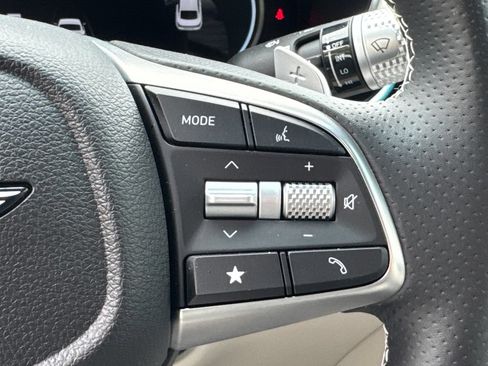 Used 2025 Genesis G70 2.5T RWD image 28