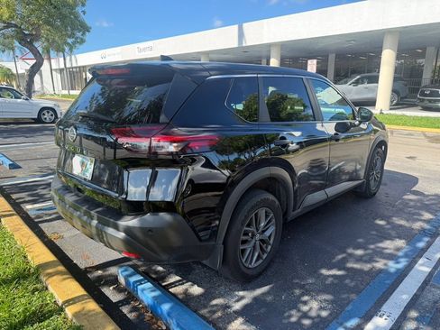 Used 2021 Nissan Rogue S FWD image 2