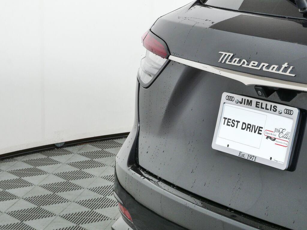 Used 2022 Maserati Levante Modena AWD/4WD image 35
