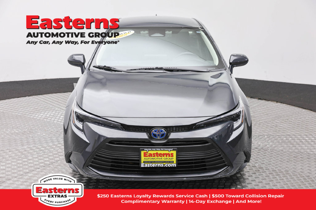 Used 2023 Toyota Corolla LE FWD image 3