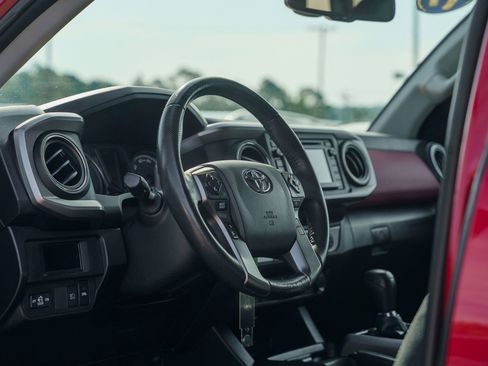 Used 2019 Toyota Tacoma SR5 RWD image 20