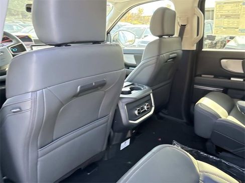 New 2025 Ford Expedition Active image 17
