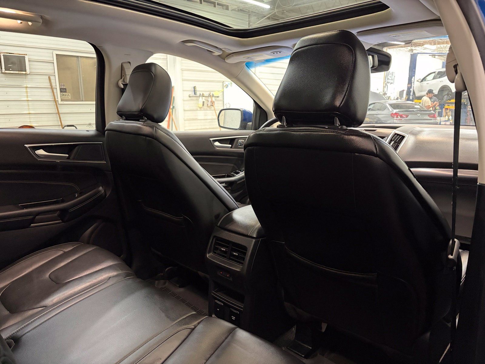 Used 2020 Ford Edge Titanium w/ Equipment Group 301A AWD/4WD image 31
