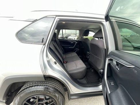 Used 2019 Toyota RAV4 XLE FWD image 16