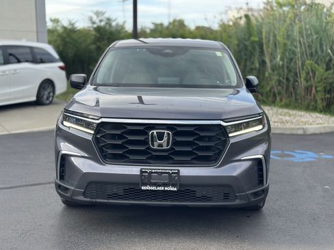 Used 2023 Honda Pilot LX image 2
