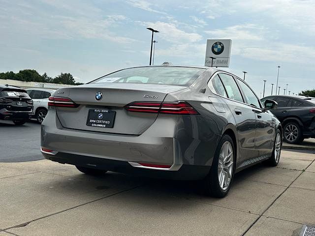 Used 2024 BMW 530i xDrive w/ Premium Package AWD/4WD image 9