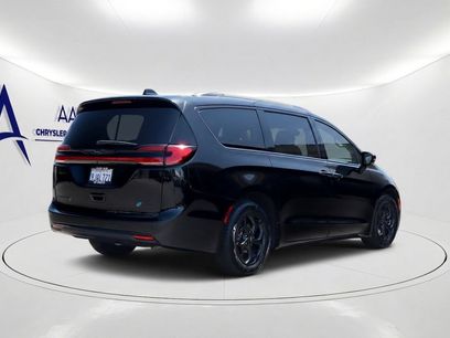 Used 2024 Chrysler Pacifica Premium