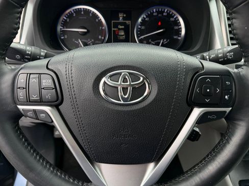 Used 2015 Toyota Highlander Limited Platinum image 14