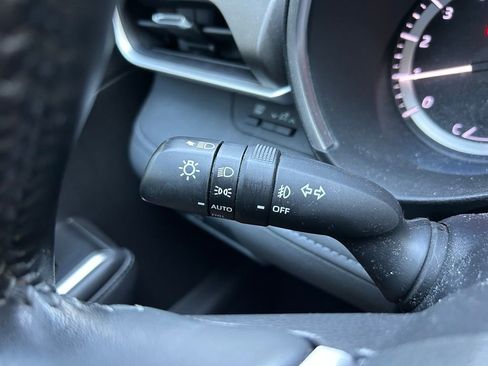 Certified 2023 Toyota Highlander XLE image 22