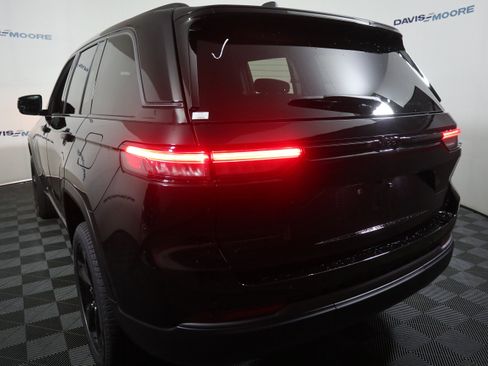 New 2026 Jeep Grand Cherokee Limited AWD/4WD image 9