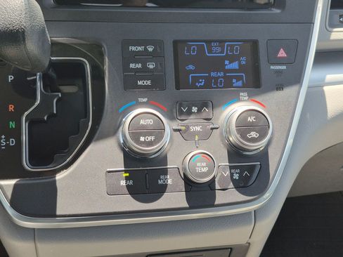 Used 2016 Toyota Sienna LE AWD/4WD image 27