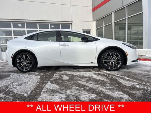 Used 2025 Toyota Prius XLE image 1