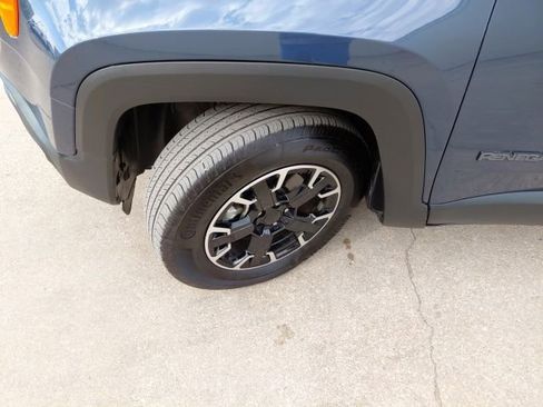 Used 2023 Jeep Renegade Latitude image 37