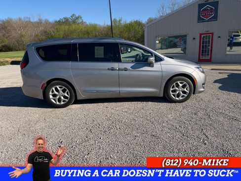 Used 2018 Chrysler Pacifica Touring-L w/ Tire & Wheel Group image 6