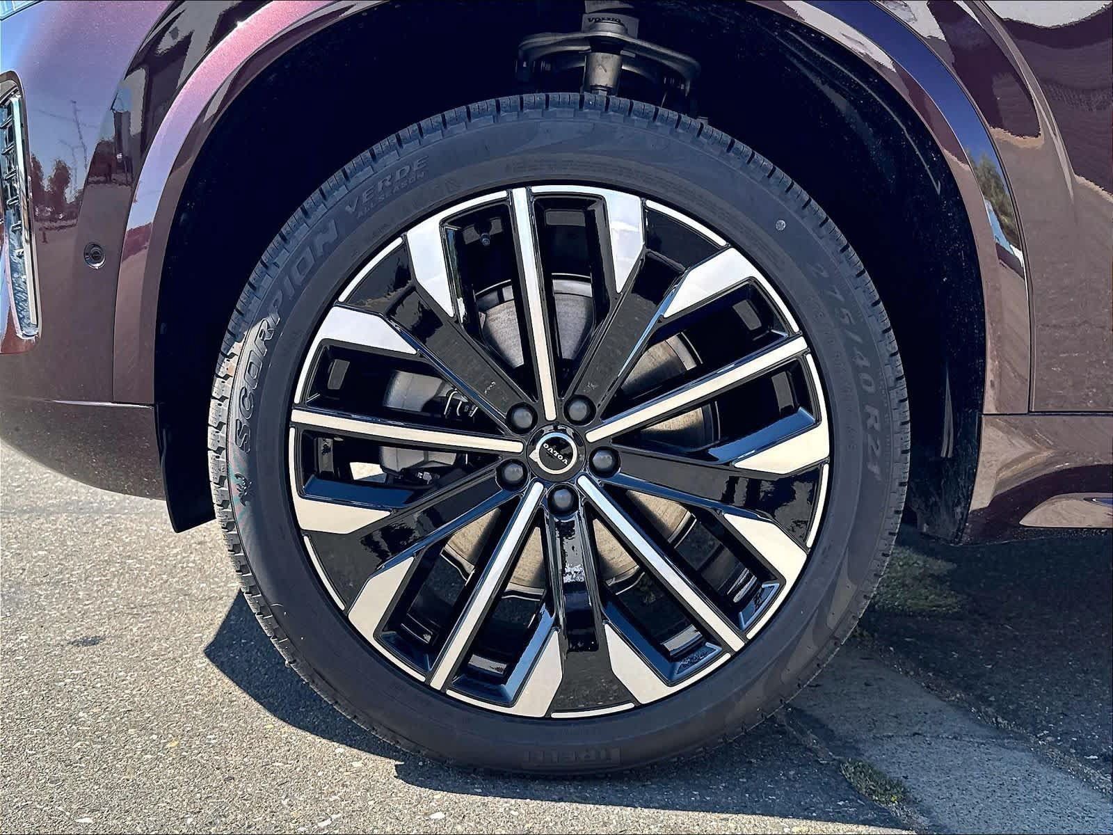 New 2026 Volvo XC90 B5 Ultra w/ Protection Package AWD/4WD image 14