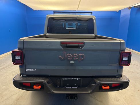 Used 2025 Jeep Gladiator Mojave w/ Convenience Group AWD/4WD image 6