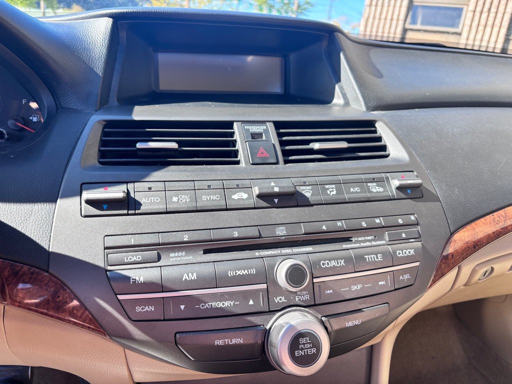 Used 2011 Honda Accord EX-L image 9
