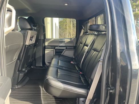 Used 2017 Ford F150 XLT w/ Equipment Group 302A Luxury image 9