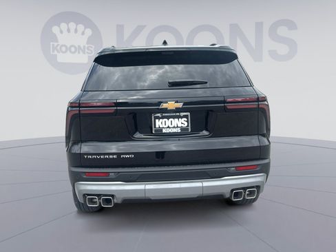 New 2026 Chevrolet Traverse LT w/ Driver Confidence Package AWD/4WD image 4