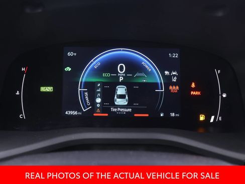 Used 2025 Toyota Camry SE w/ Convenience Package image 7