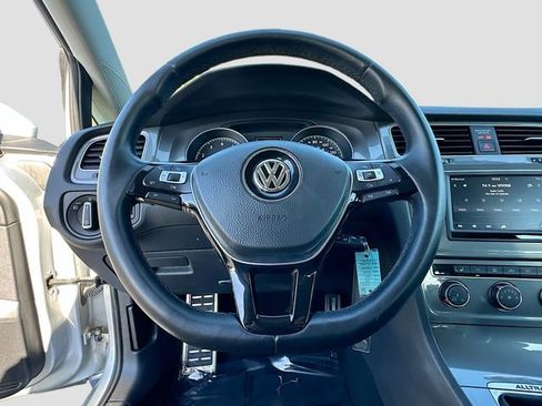 Used 2017 Volkswagen Golf Alltrack S image 11