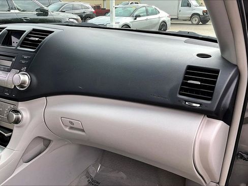 Used 2010 Toyota Highlander 4WD image 26