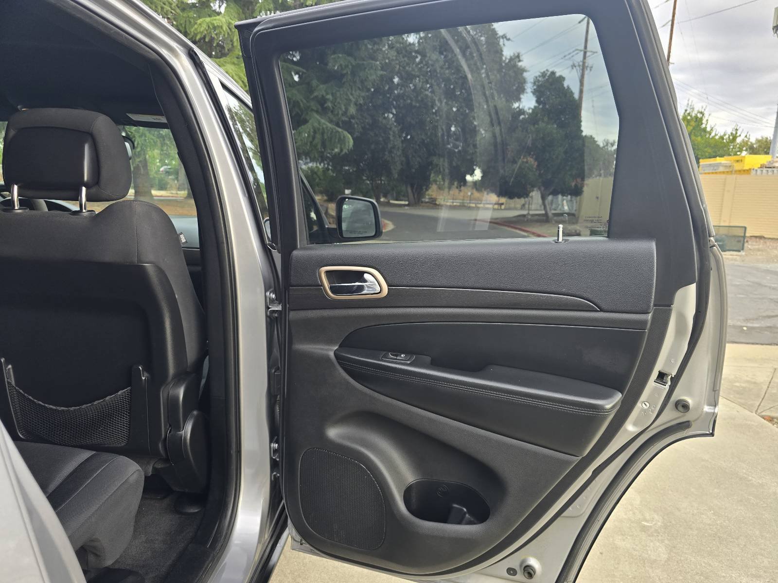 Used 2015 Jeep Grand Cherokee Laredo w/ Quick Order Package 23E RWD image 21
