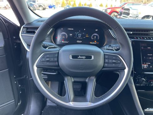 Used 2023 Jeep Grand Cherokee Laredo image 20