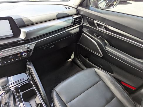 Used 2024 Kia Telluride S w/ S Sunroof Package FWD image 18