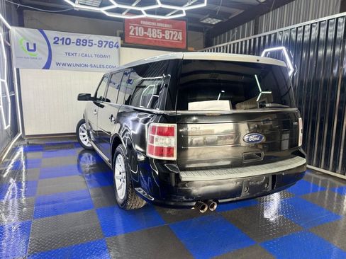Used 2011 Ford Flex SEL w/ Rapid Spec Order Code FWD image 23