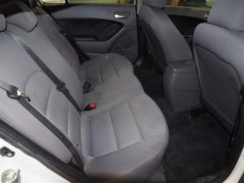 Used 2017 Kia Forte LX image 12