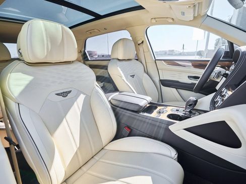 Used 2023 Bentley Bentayga Extended Wheelbase image 41