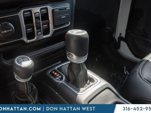 Used 2023 Jeep Wrangler Unlimited Sahara w/ Cold Weather Group AWD/4WD image 11