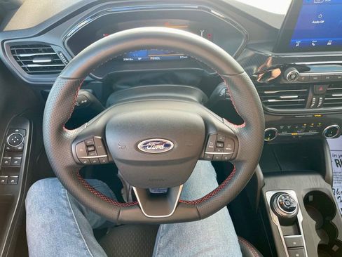 Used 2025 Ford Escape ST-Line image 13