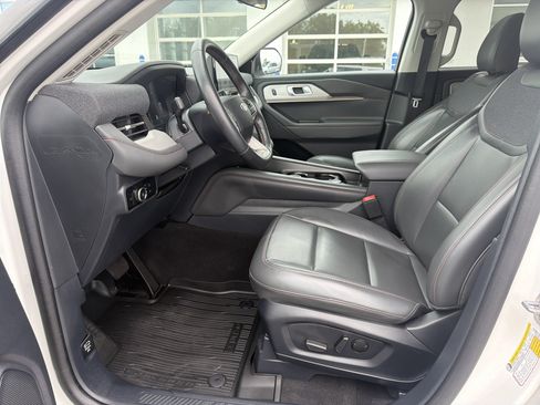 Used 2025 Ford Explorer Active w/ Active Comfort Package AWD/4WD image 21