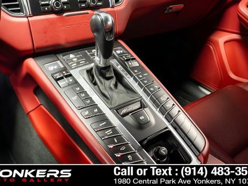 Used 2016 Porsche Macan Turbo AWD/4WD image 28