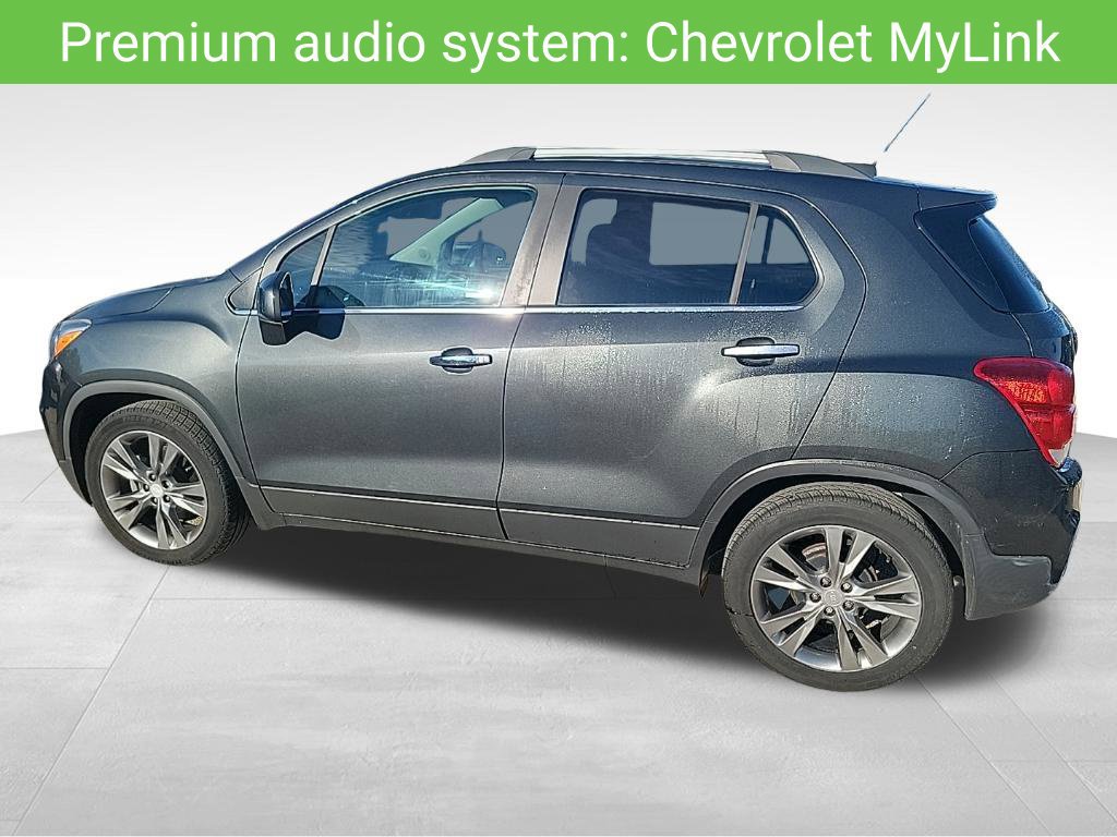 Used 2020 Chevrolet Trax LT w/ Sun & Sound Package FWD image 13
