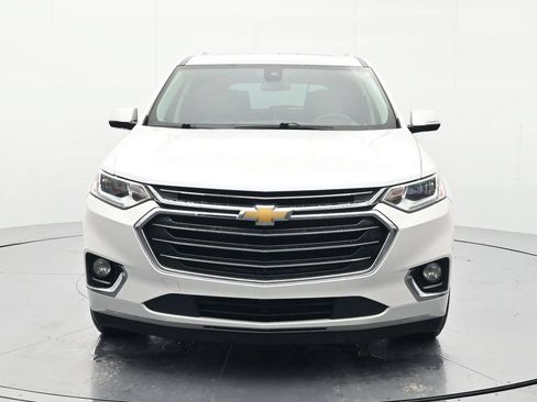 Used 2018 Chevrolet Traverse Premier w/ Driver Confidence II Package FWD image 2